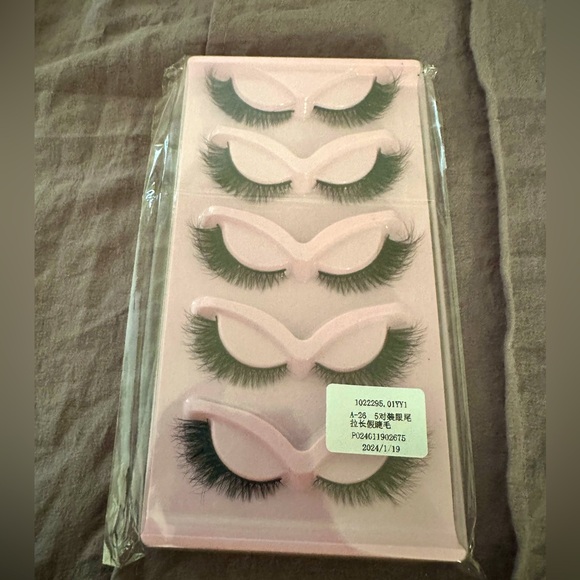 Strip lashes - Picture 1 of 1